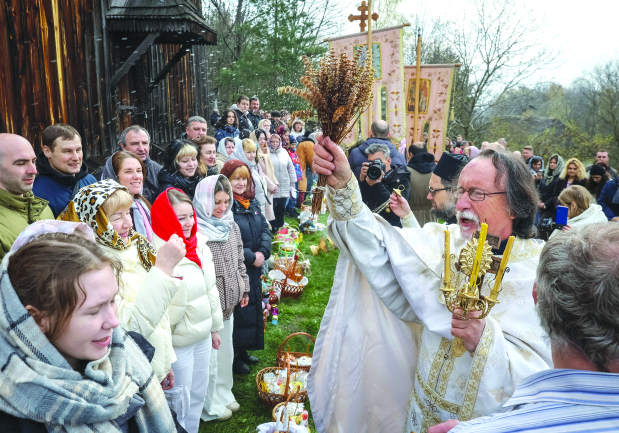 Russia and Ukraine trade accusations of truce violations